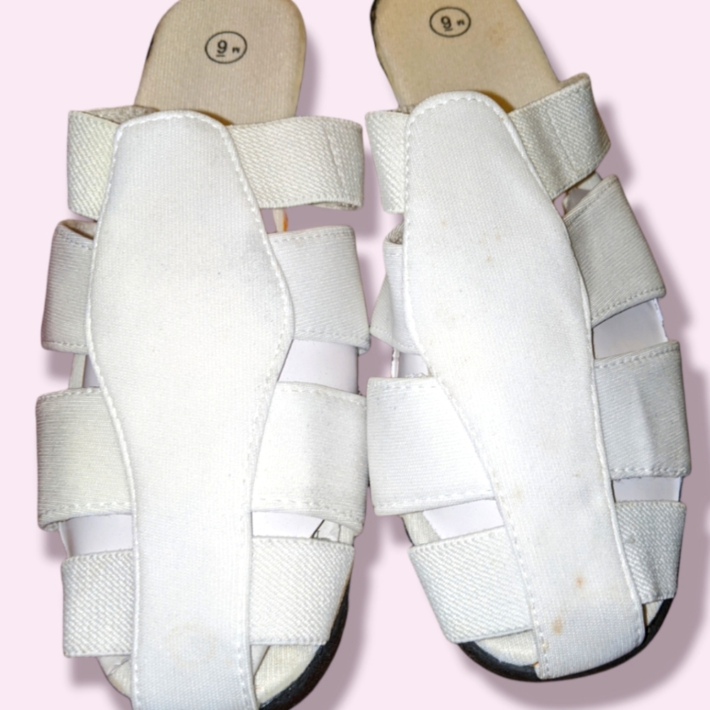 NWOT. GINA Women's Flats